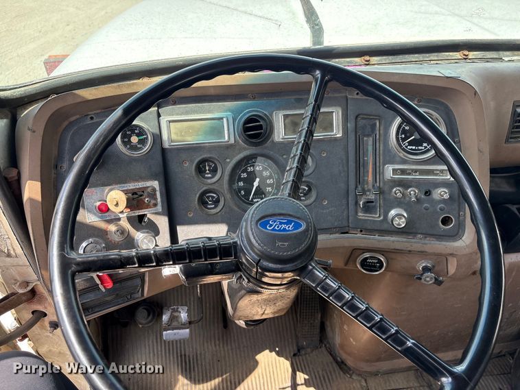 image for item EF1246 1993 Ford LN8000 crane truck