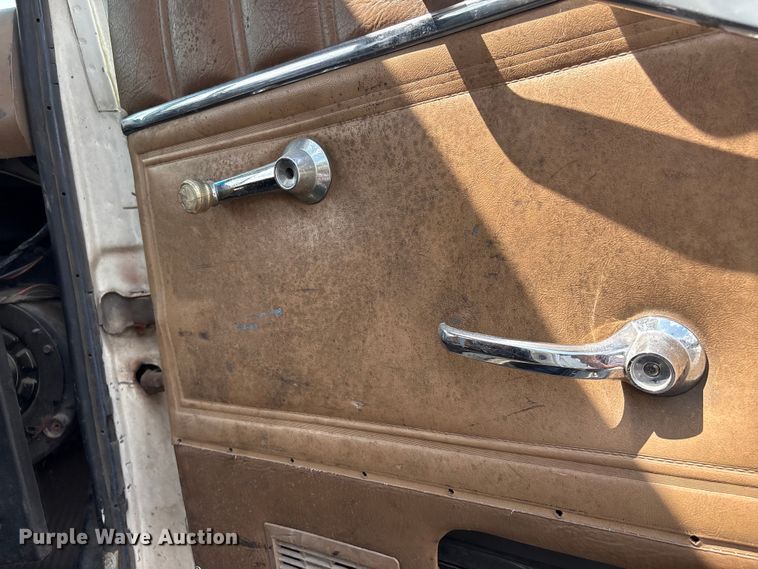 image for item EF1246 1993 Ford LN8000 crane truck