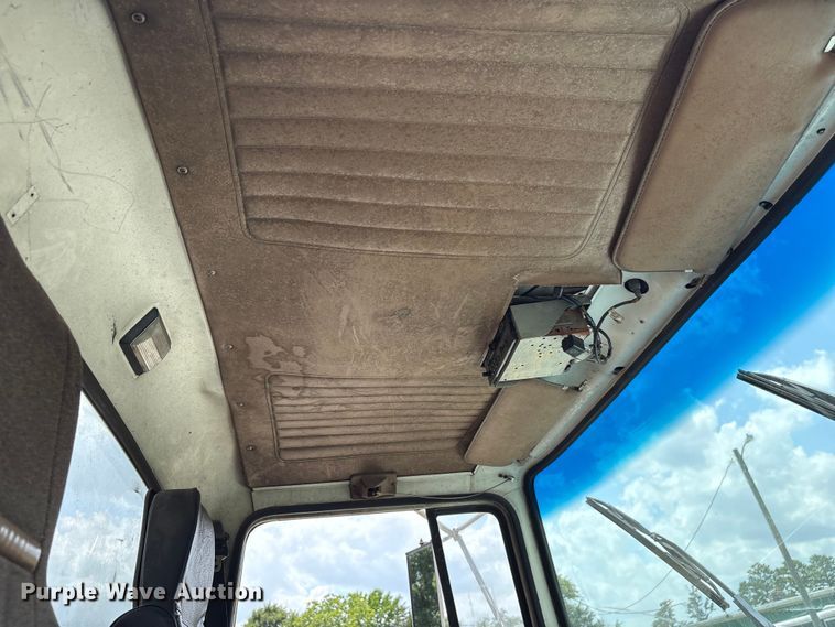 image for item EF1246 1993 Ford LN8000 crane truck