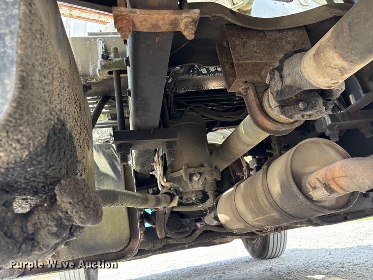 image for item EF1246 1993 Ford LN8000 crane truck