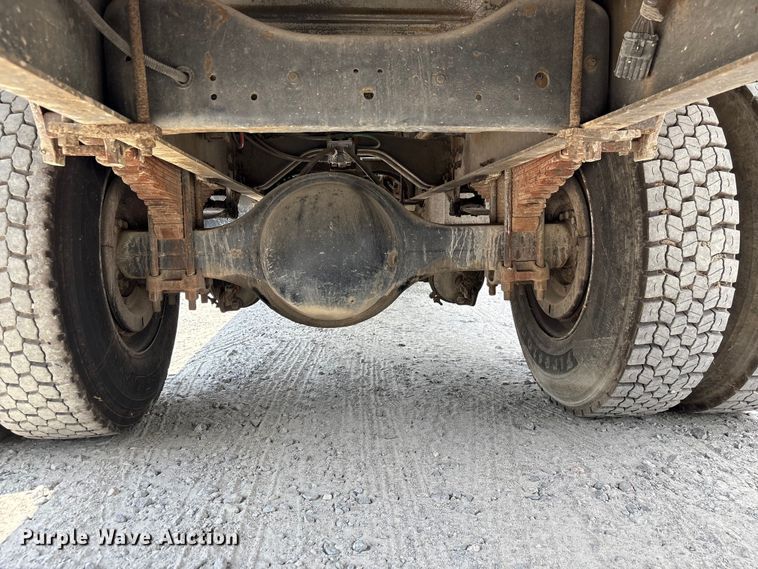 image for item EF1246 1993 Ford LN8000 crane truck