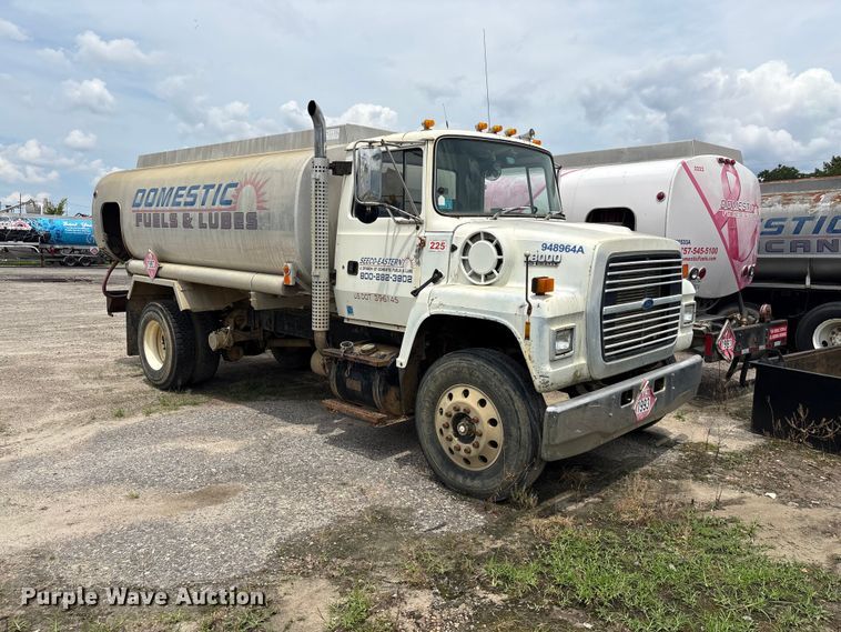 image for item EF1261 1994 Ford LN8000 fuel truck