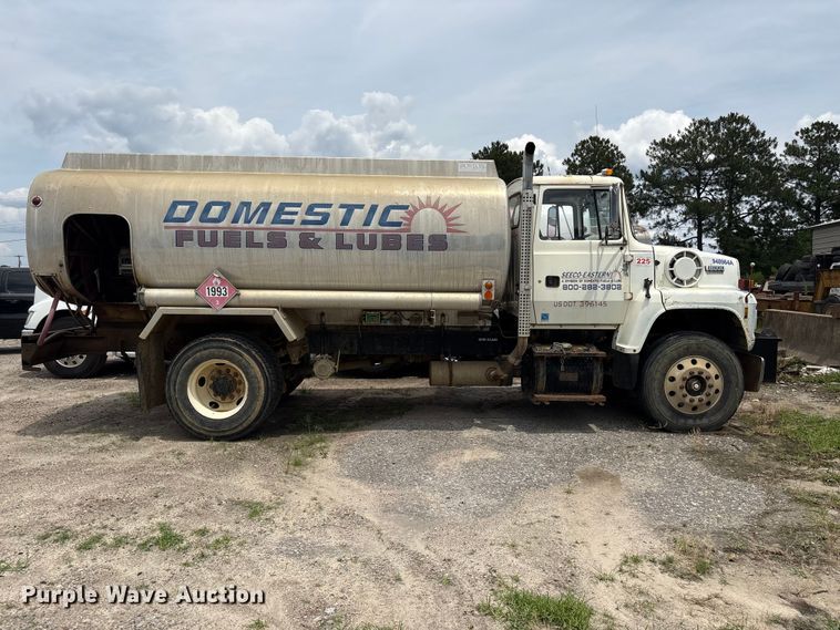 image for item EF1261 1994 Ford LN8000 fuel truck