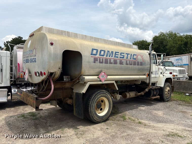 image for item EF1261 1994 Ford LN8000 fuel truck