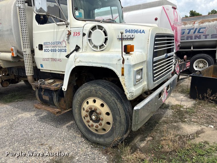 image for item EF1261 1994 Ford LN8000 fuel truck
