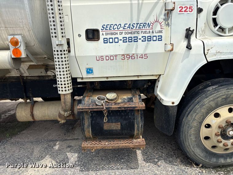 image for item EF1261 1994 Ford LN8000 fuel truck