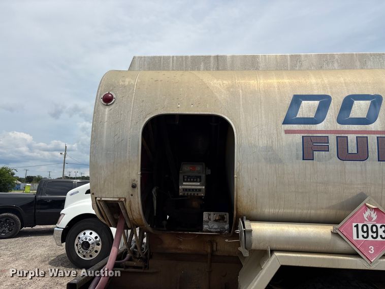 image for item EF1261 1994 Ford LN8000 fuel truck