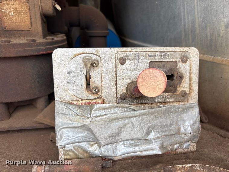 image for item EF1261 1994 Ford LN8000 fuel truck