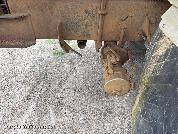 image for item EF1261 1994 Ford LN8000 fuel truck