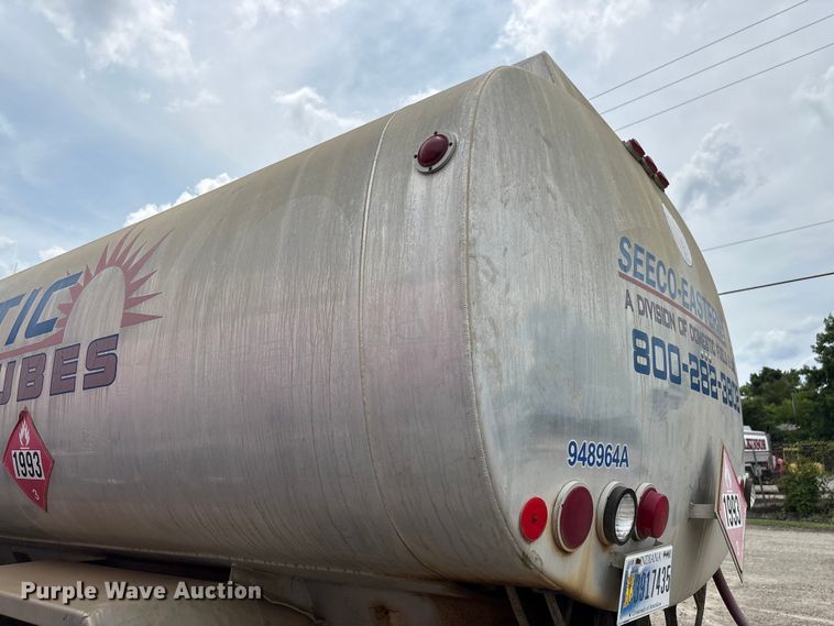 image for item EF1261 1994 Ford LN8000 fuel truck