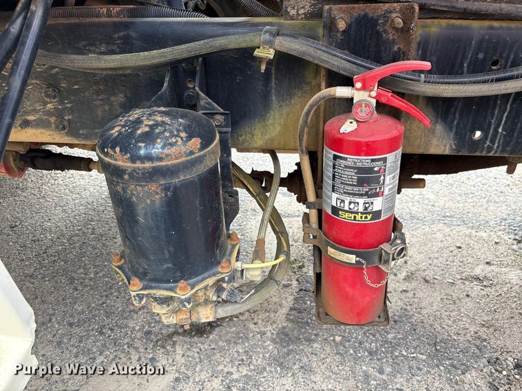 image for item EF1261 1994 Ford LN8000 fuel truck