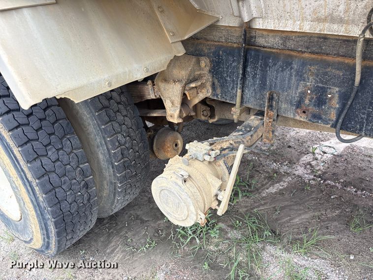 image for item EF1261 1994 Ford LN8000 fuel truck