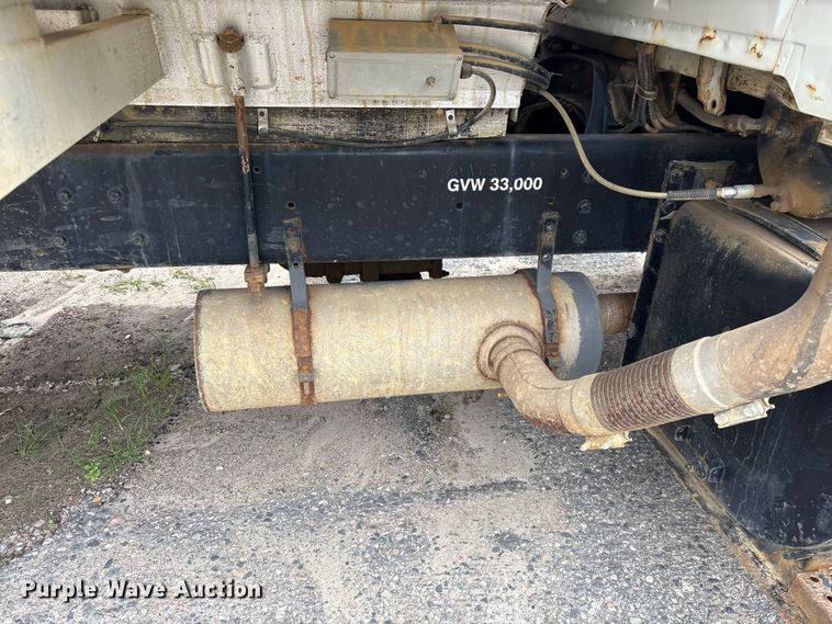 image for item EF1261 1994 Ford LN8000 fuel truck