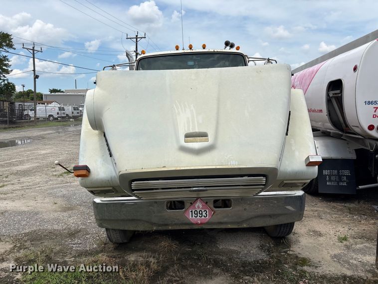 image for item EF1261 1994 Ford LN8000 fuel truck