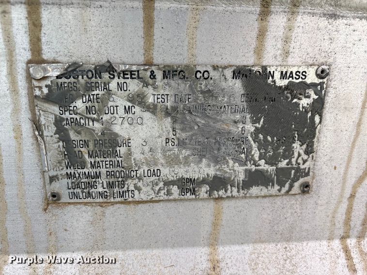 image for item EF1261 1994 Ford LN8000 fuel truck