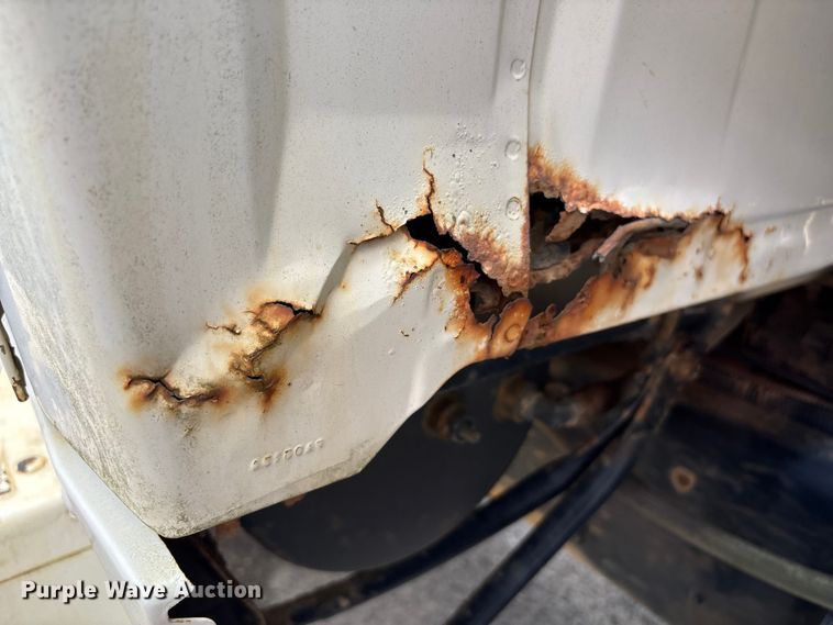 image for item EF1261 1994 Ford LN8000 fuel truck