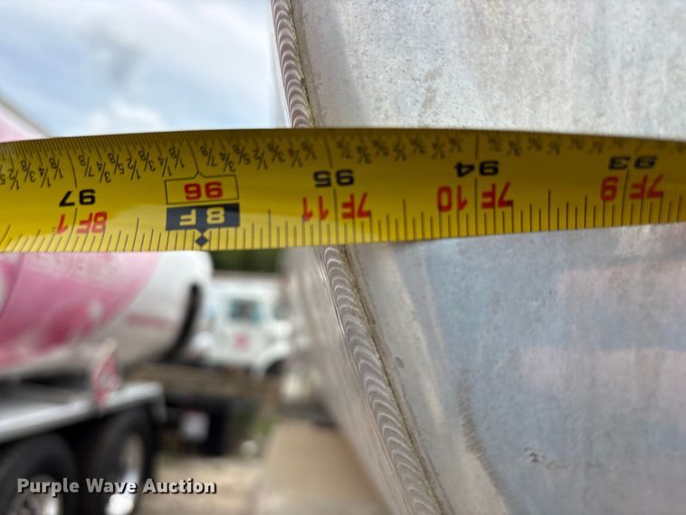 image for item EF1261 1994 Ford LN8000 fuel truck