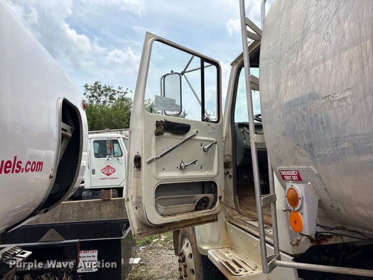 image for item EF1261 1994 Ford LN8000 fuel truck