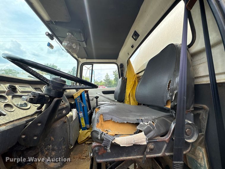 image for item EF1261 1994 Ford LN8000 fuel truck