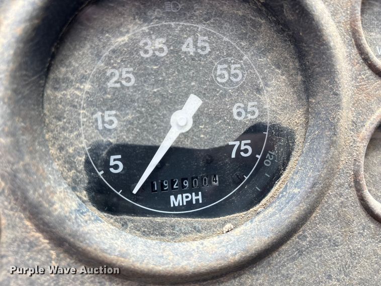 image for item EF1261 1994 Ford LN8000 fuel truck