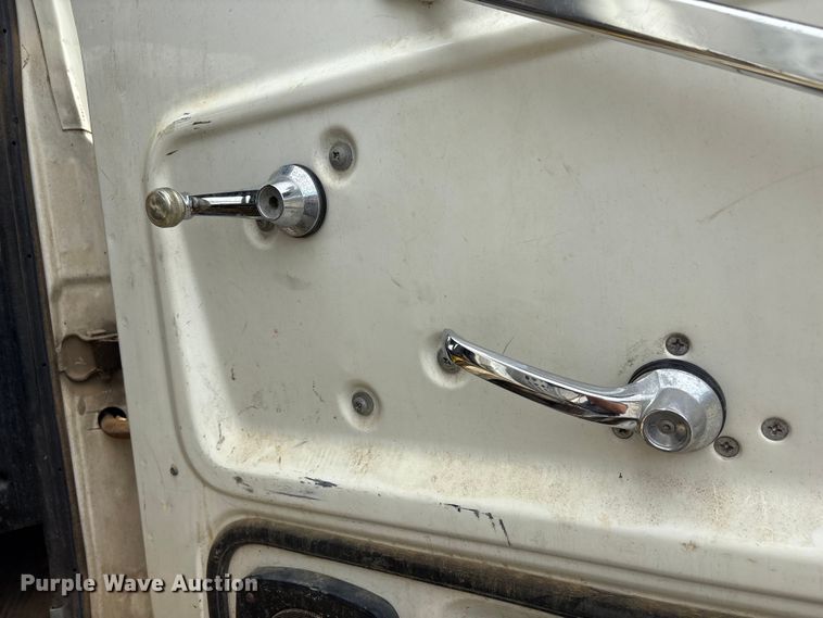 image for item EF1261 1994 Ford LN8000 fuel truck