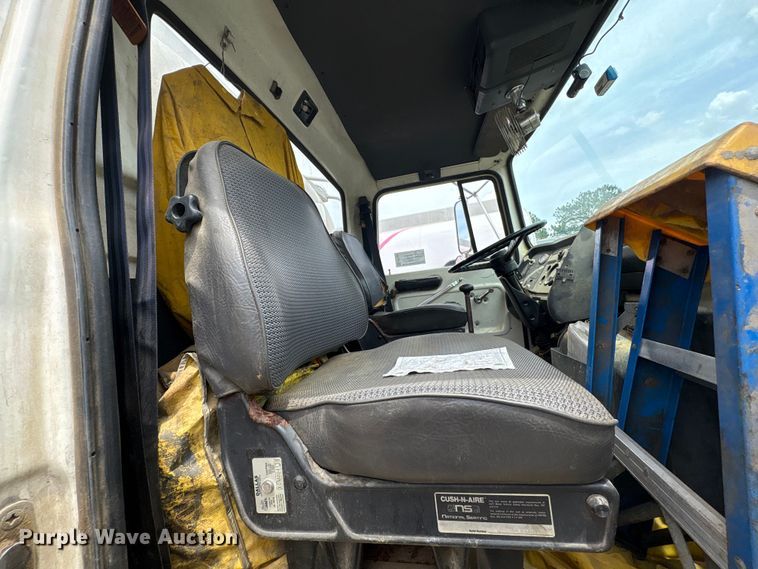 image for item EF1261 1994 Ford LN8000 fuel truck