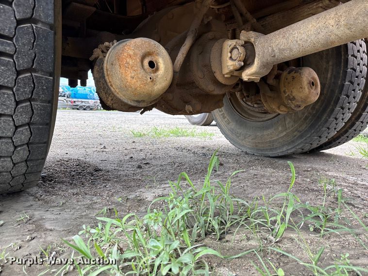 image for item EF1261 1994 Ford LN8000 fuel truck