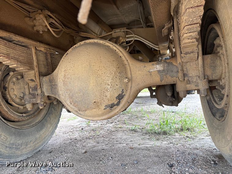 image for item EF1261 1994 Ford LN8000 fuel truck