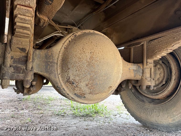 image for item EF1261 1994 Ford LN8000 fuel truck