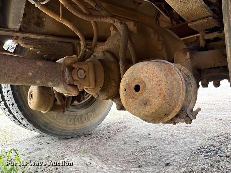 image for item EF1261 1994 Ford LN8000 fuel truck