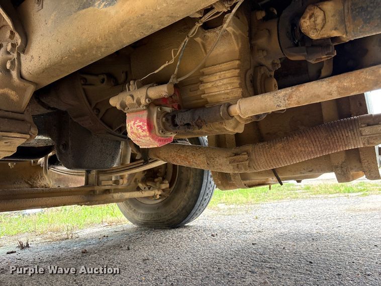 image for item EF1261 1994 Ford LN8000 fuel truck