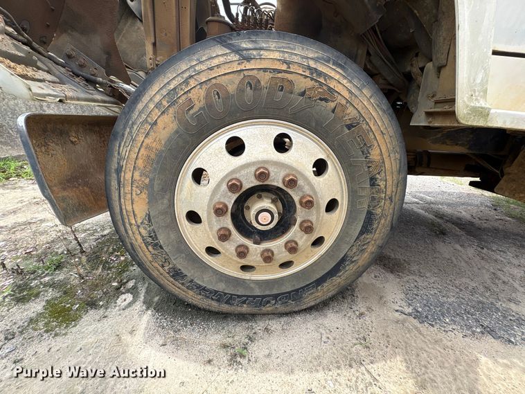 image for item EF1261 1994 Ford LN8000 fuel truck