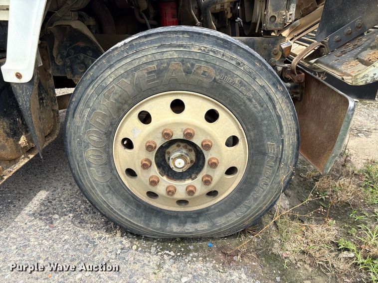image for item EF1261 1994 Ford LN8000 fuel truck
