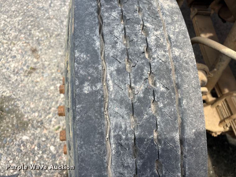image for item EF1261 1994 Ford LN8000 fuel truck