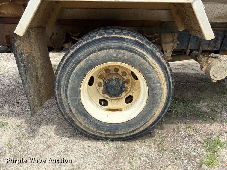 image for item EF1261 1994 Ford LN8000 fuel truck