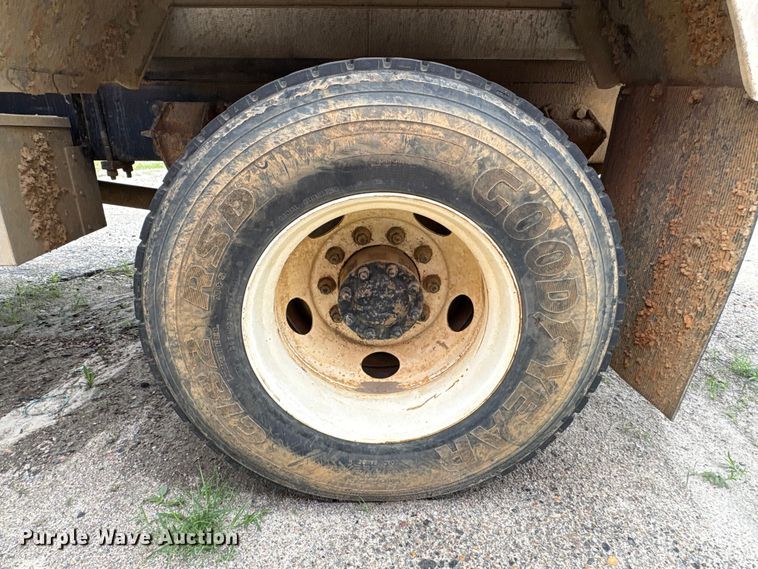 image for item EF1261 1994 Ford LN8000 fuel truck