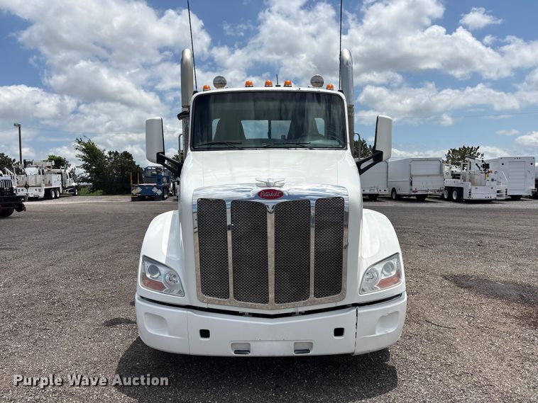 image for item EG9188 2013 Peterbilt 579 semi truck