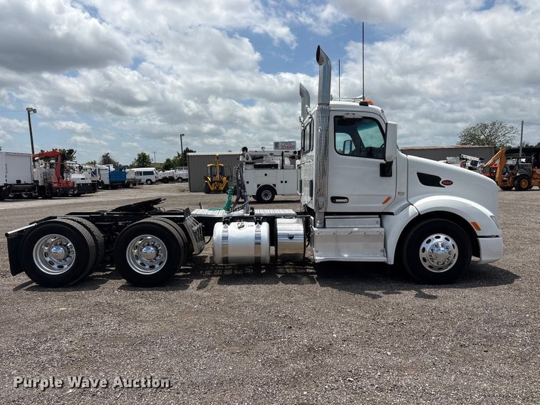 image for item EG9188 2013 Peterbilt 579 semi truck