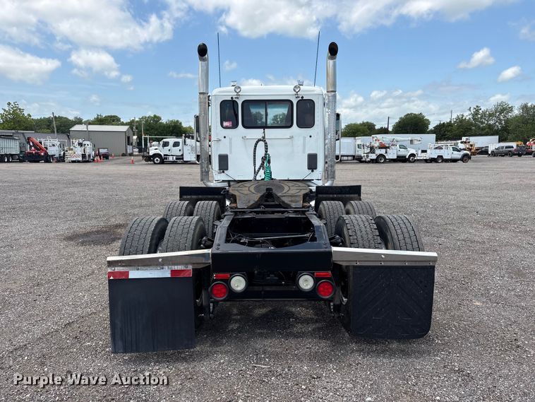 image for item EG9188 2013 Peterbilt 579 semi truck