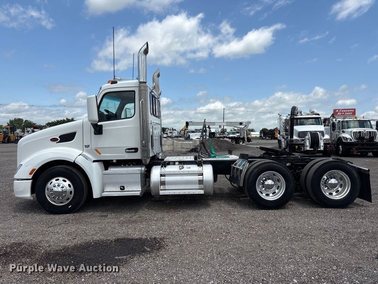image for item EG9188 2013 Peterbilt 579 semi truck