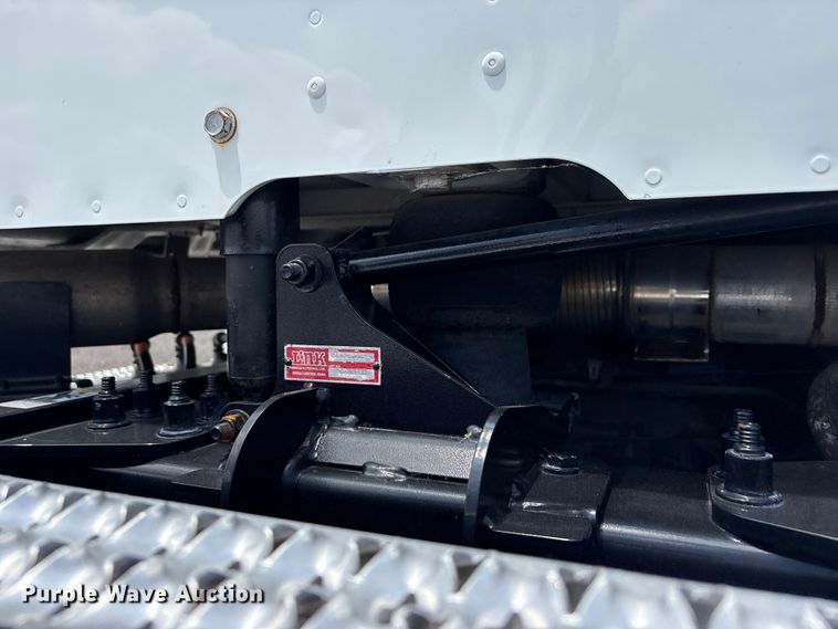 image for item EG9188 2013 Peterbilt 579 semi truck