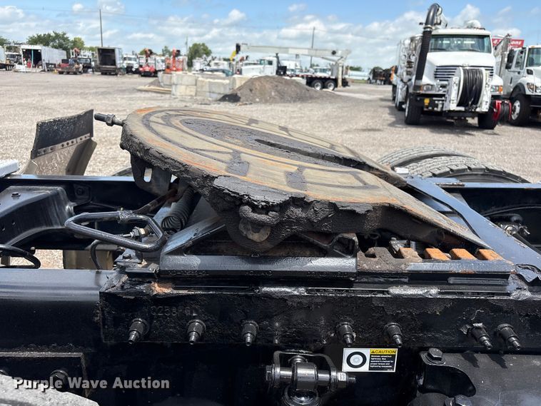 image for item EG9188 2013 Peterbilt 579 semi truck