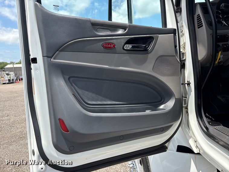 image for item EG9188 2013 Peterbilt 579 semi truck