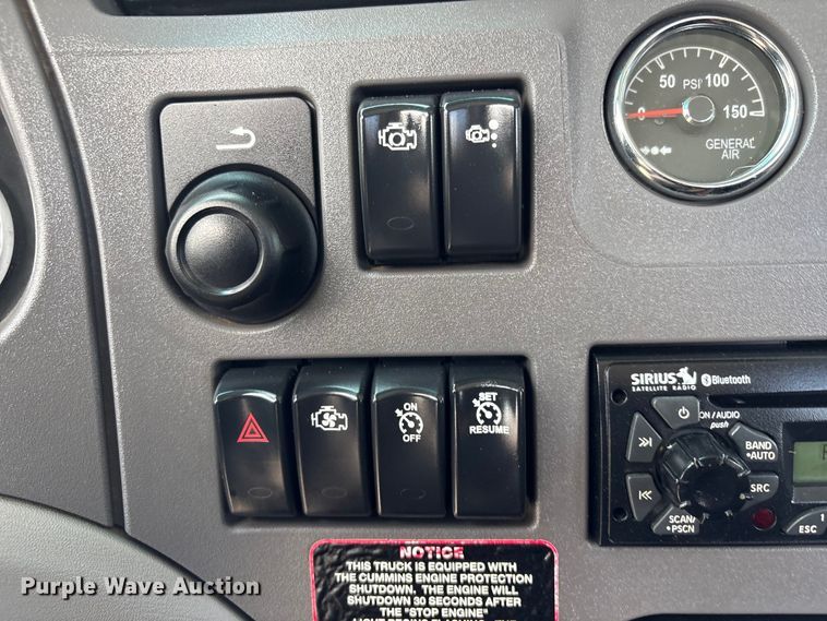 image for item EG9188 2013 Peterbilt 579 semi truck