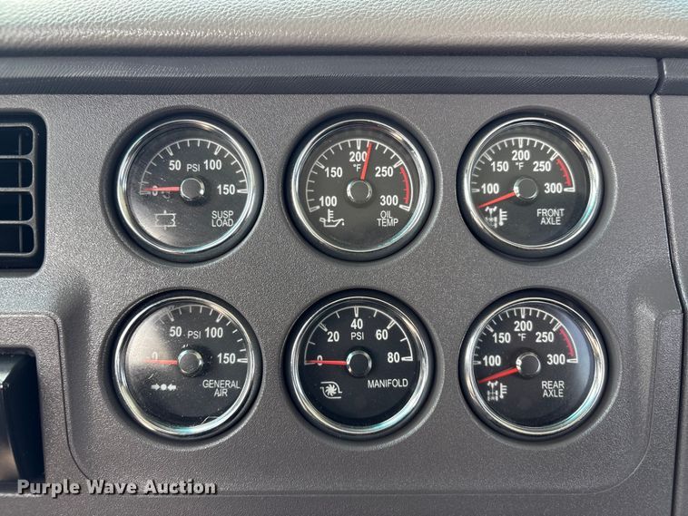 image for item EG9188 2013 Peterbilt 579 semi truck