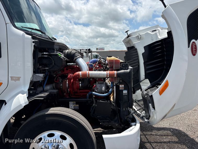 image for item EG9188 2013 Peterbilt 579 semi truck
