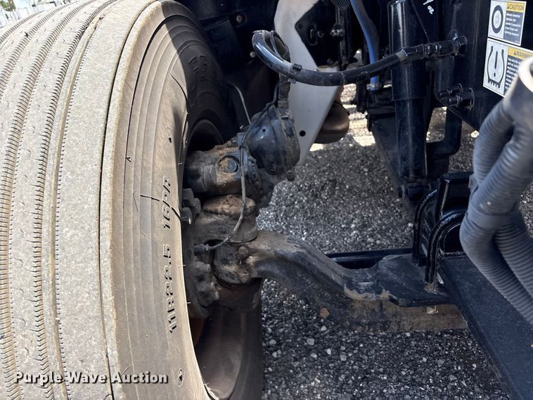 image for item EG9188 2013 Peterbilt 579 semi truck