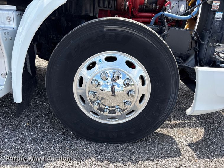 image for item EG9188 2013 Peterbilt 579 semi truck