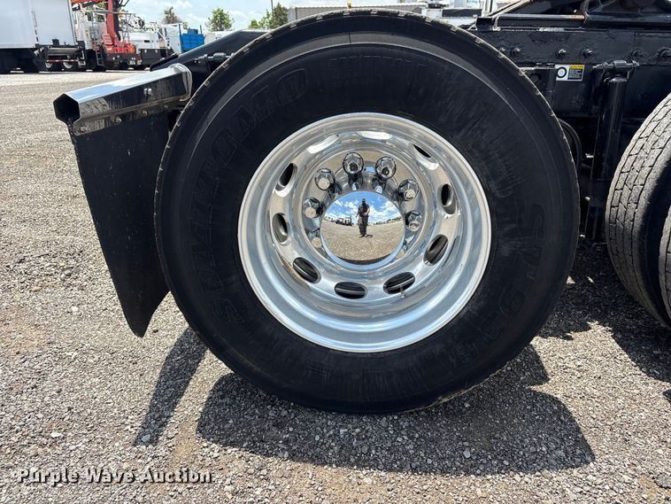 image for item EG9188 2013 Peterbilt 579 semi truck