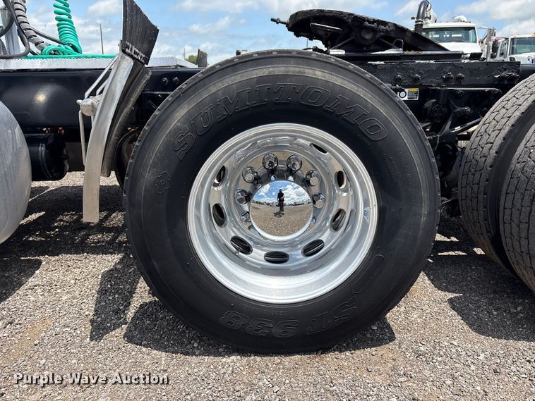 image for item EG9188 2013 Peterbilt 579 semi truck
